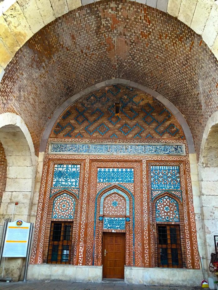 Hınıs Kalesi ve Çevresi